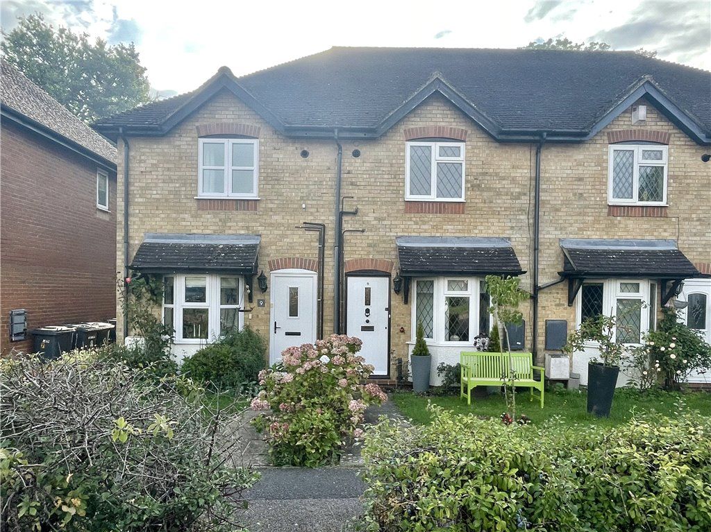 2 bed terraced house for sale in Gardens Close, Stokenchurch, High