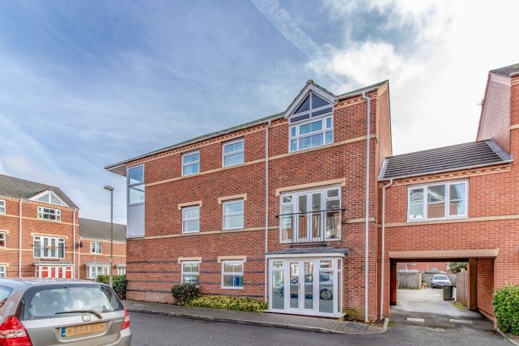 2 bed flat to rent in Padbury Drive, Banbury OX16 Zoopla