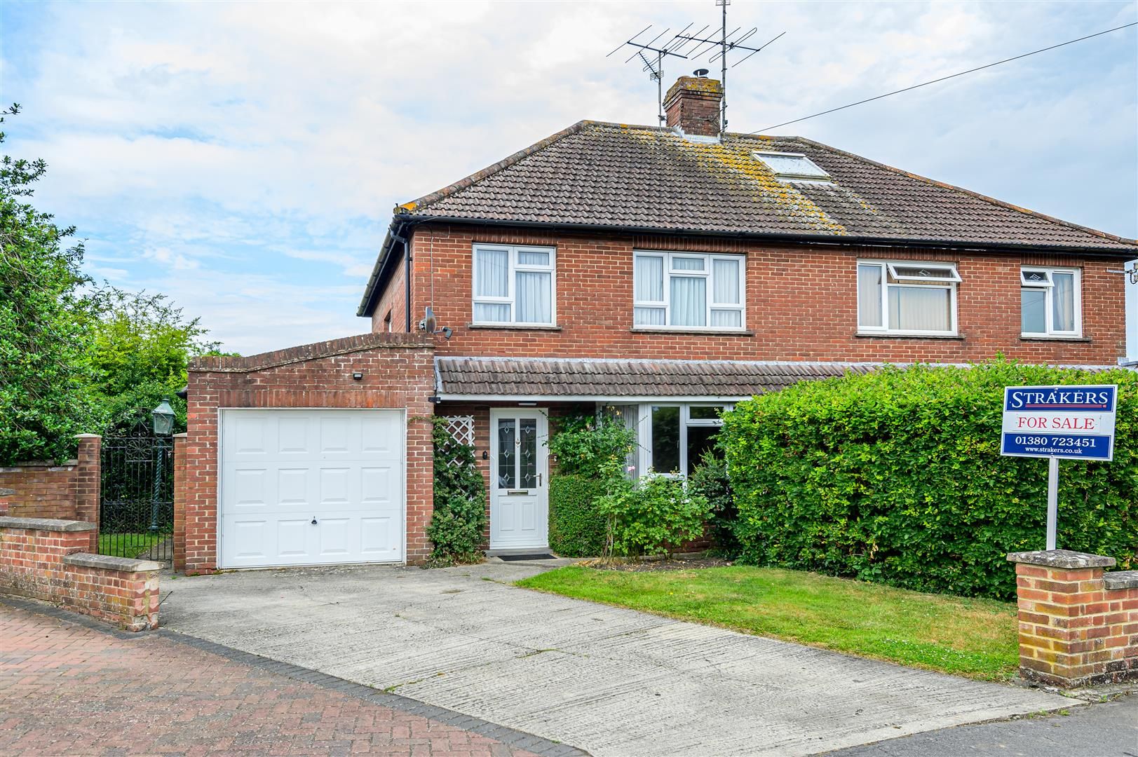 3 bed semidetached house for sale in Longcroft Crescent, Devizes SN10