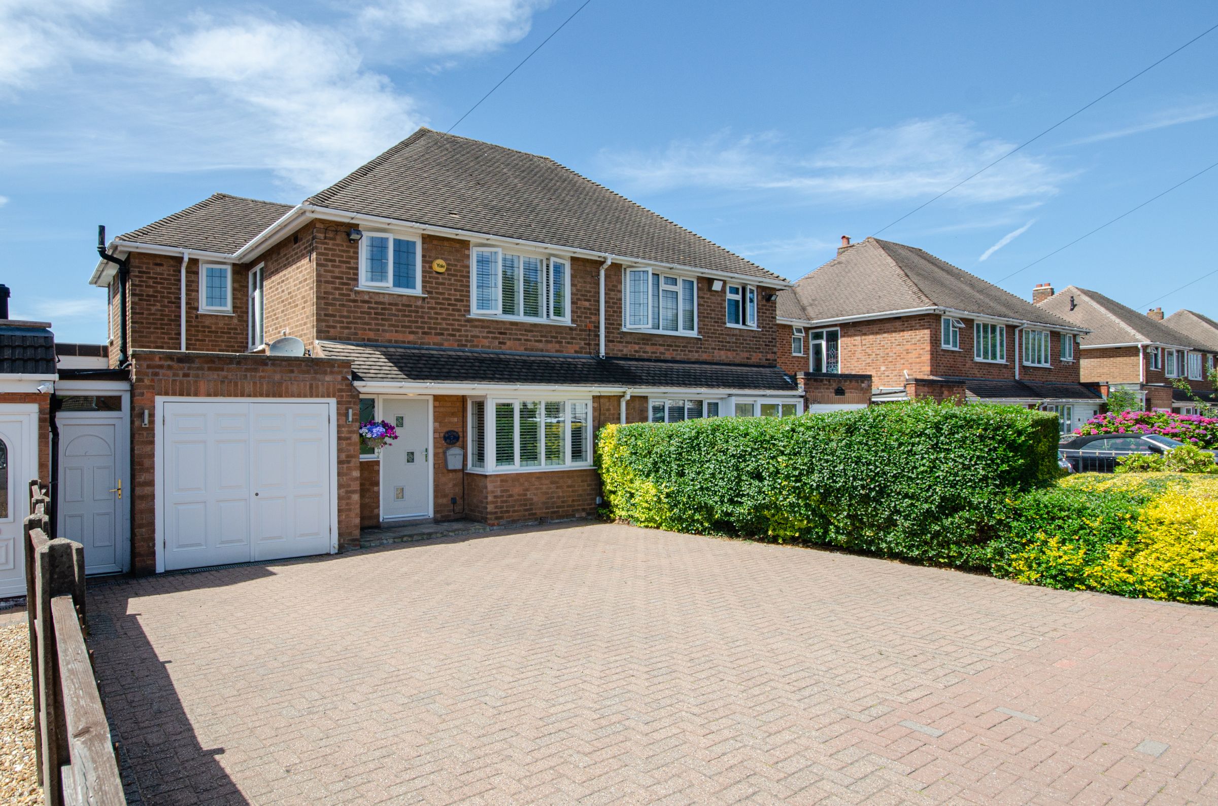 3 bed semidetached house for sale in Whitehouse Common Road, Sutton