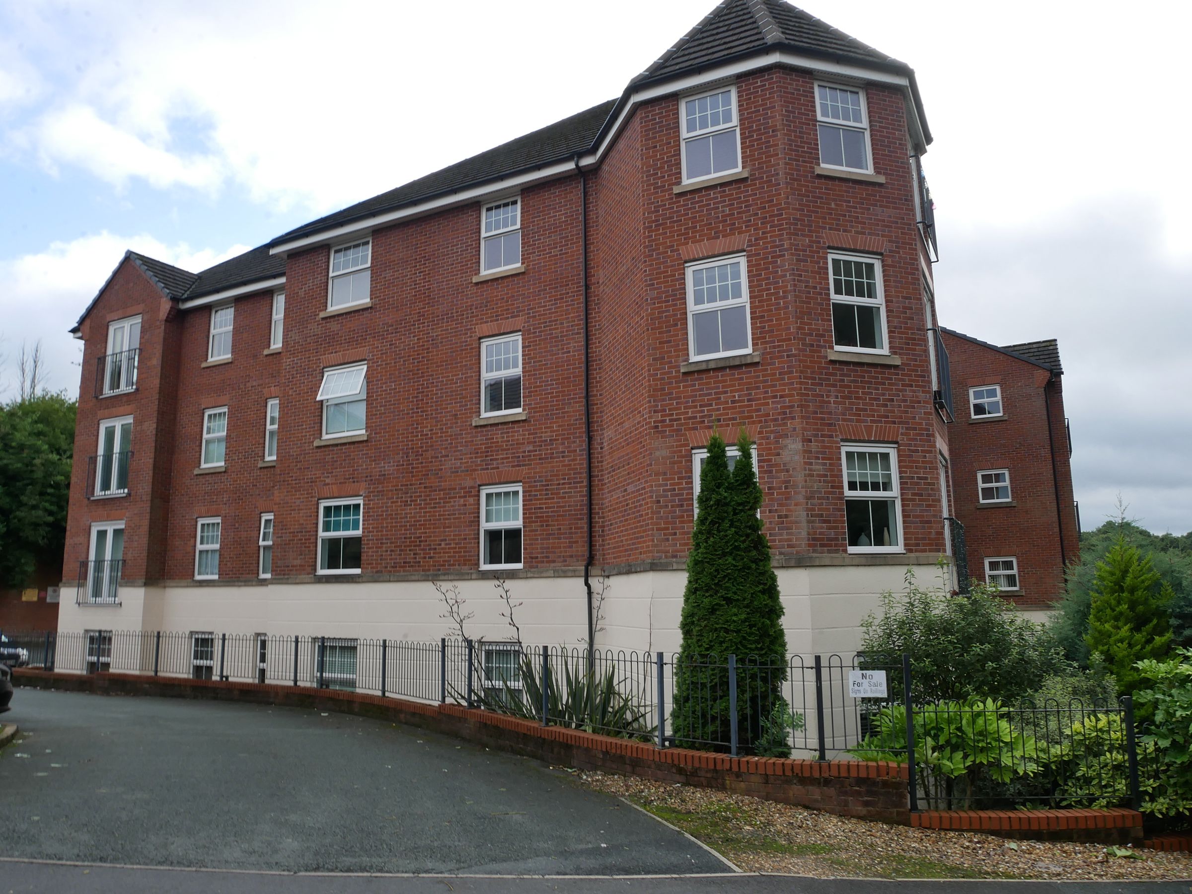 2 bed flat to rent in Stonemere Drive, Radcliffe, Manchester M26 Zoopla