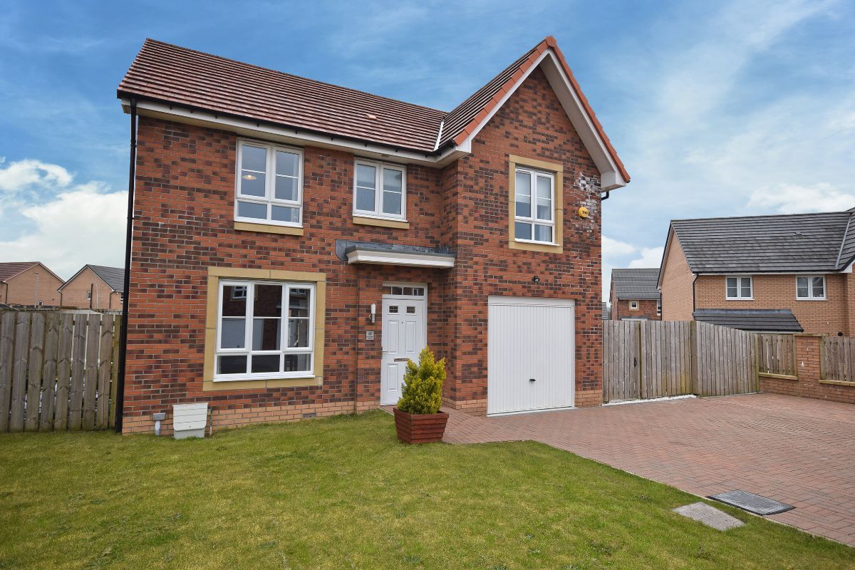 4 bed detached house for sale in Cot Castle Grove, Stonehouse, Larkhall