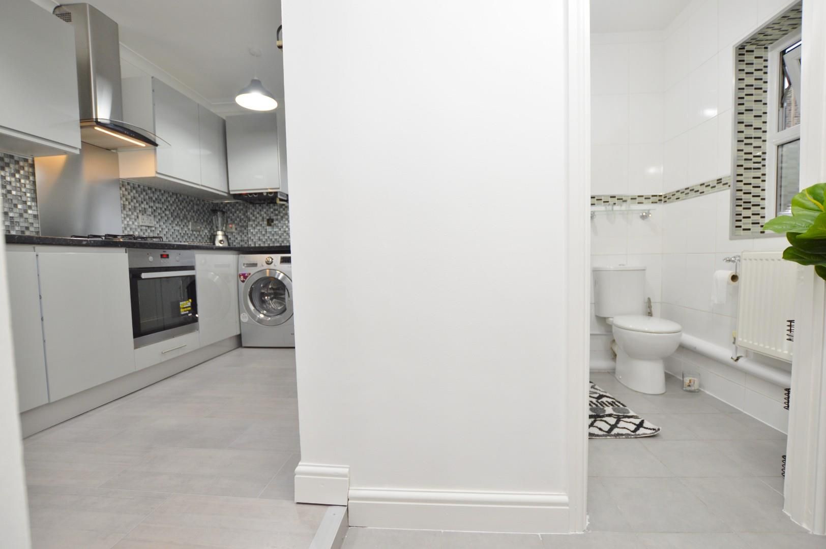 2 bed flat for sale in Ling Road, Canning Town E16 Zoopla