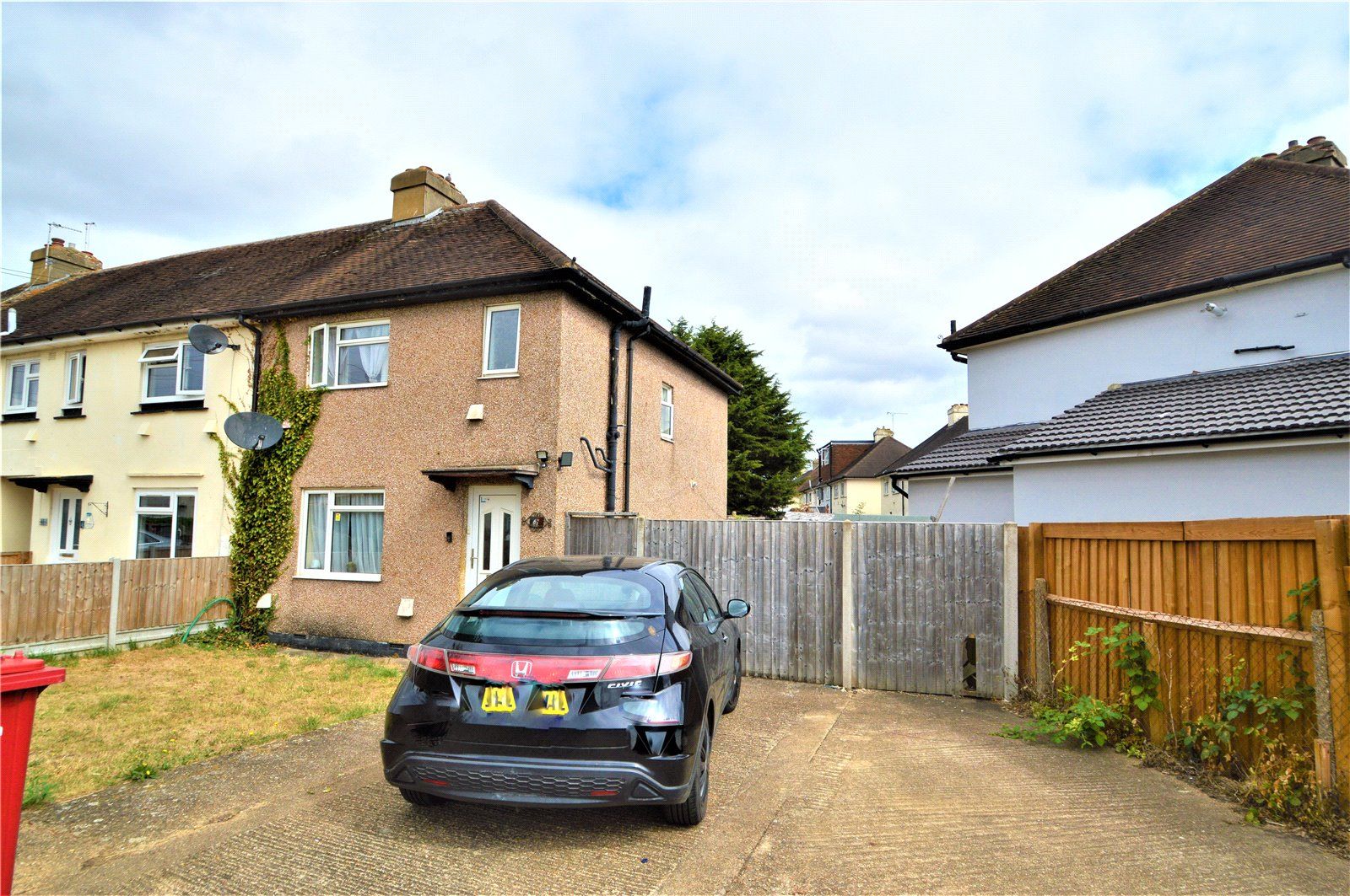 3 bed end terrace house for sale in Moreland Avenue, Colnbrook