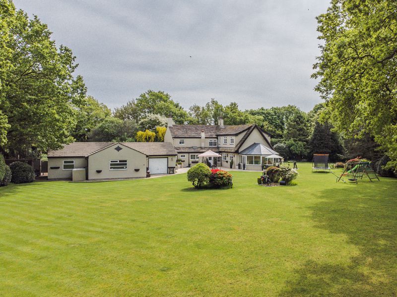 5 bed detached house for sale in Preston Road, Charnock Richard