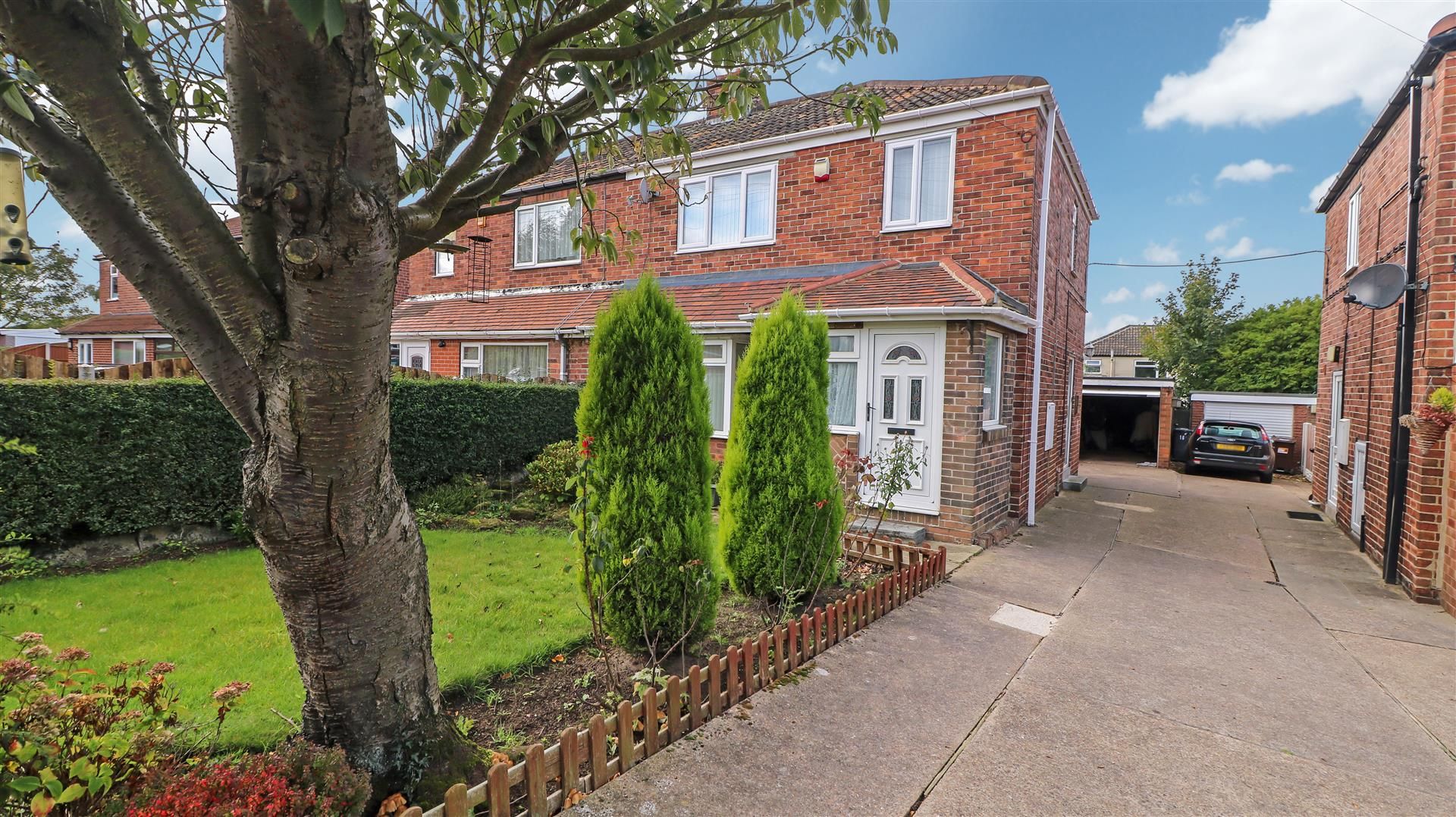 3 bed semidetached house for sale in Birch Crescent, Wickersley