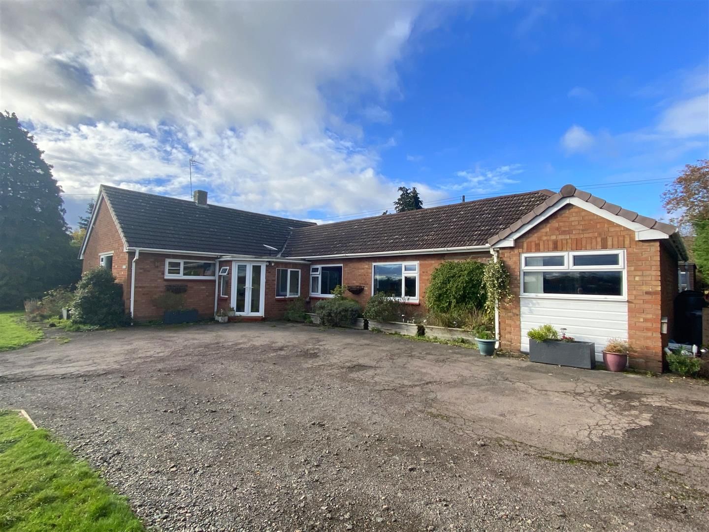 4 bed detached bungalow for sale in Corse Lawn, Gloucester GL19 Zoopla