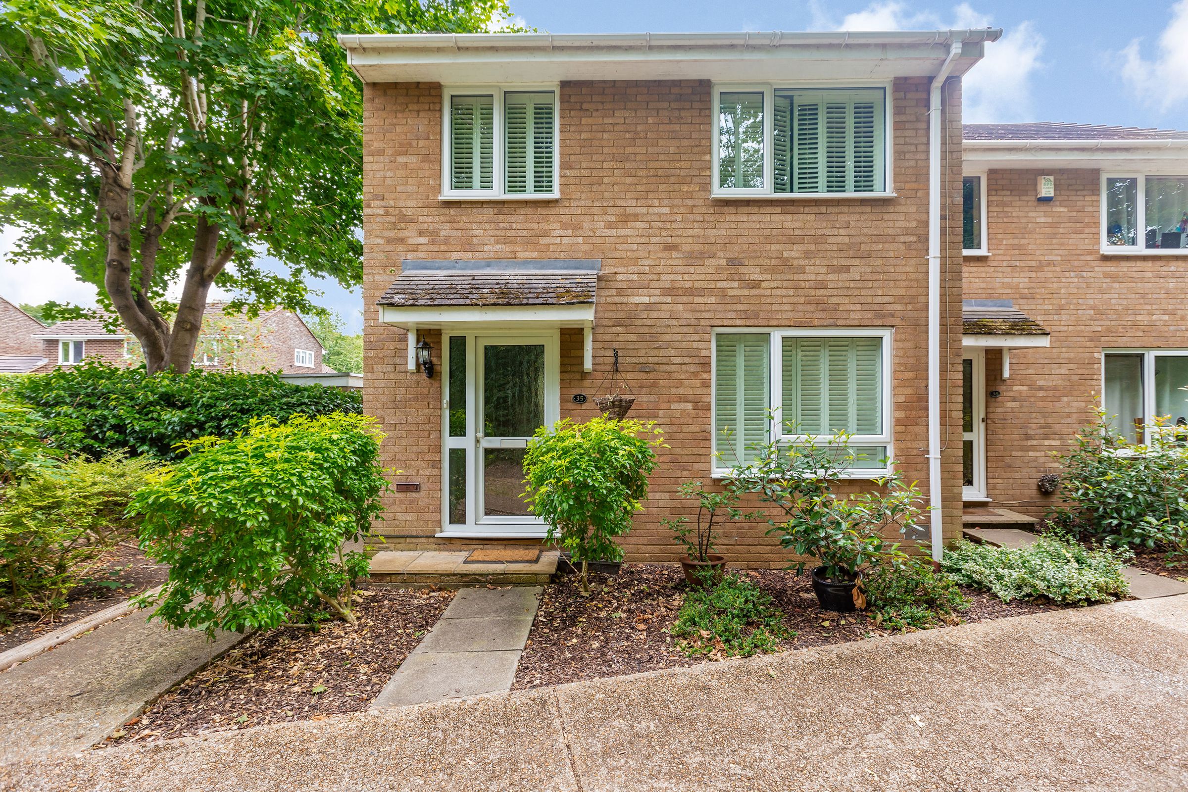 3 bed end terrace house for sale in Olivers Mill, New Ash Green