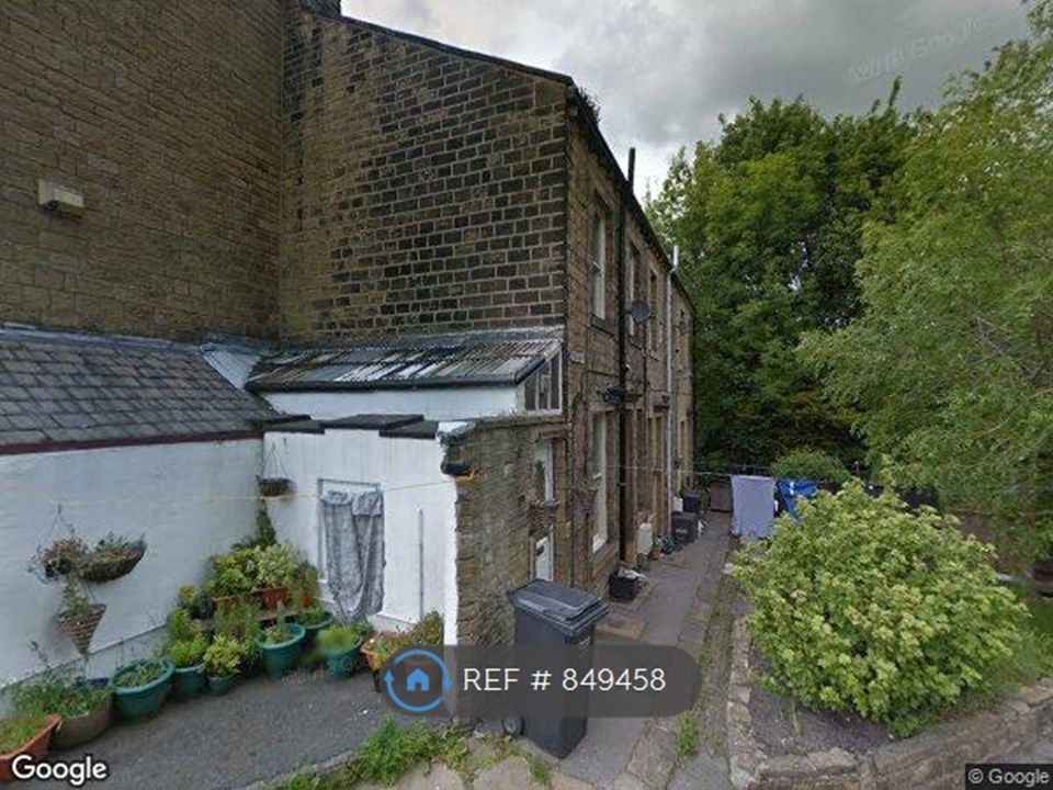 2 bed terraced house to rent in William Street, Greetland, Halifax HX4