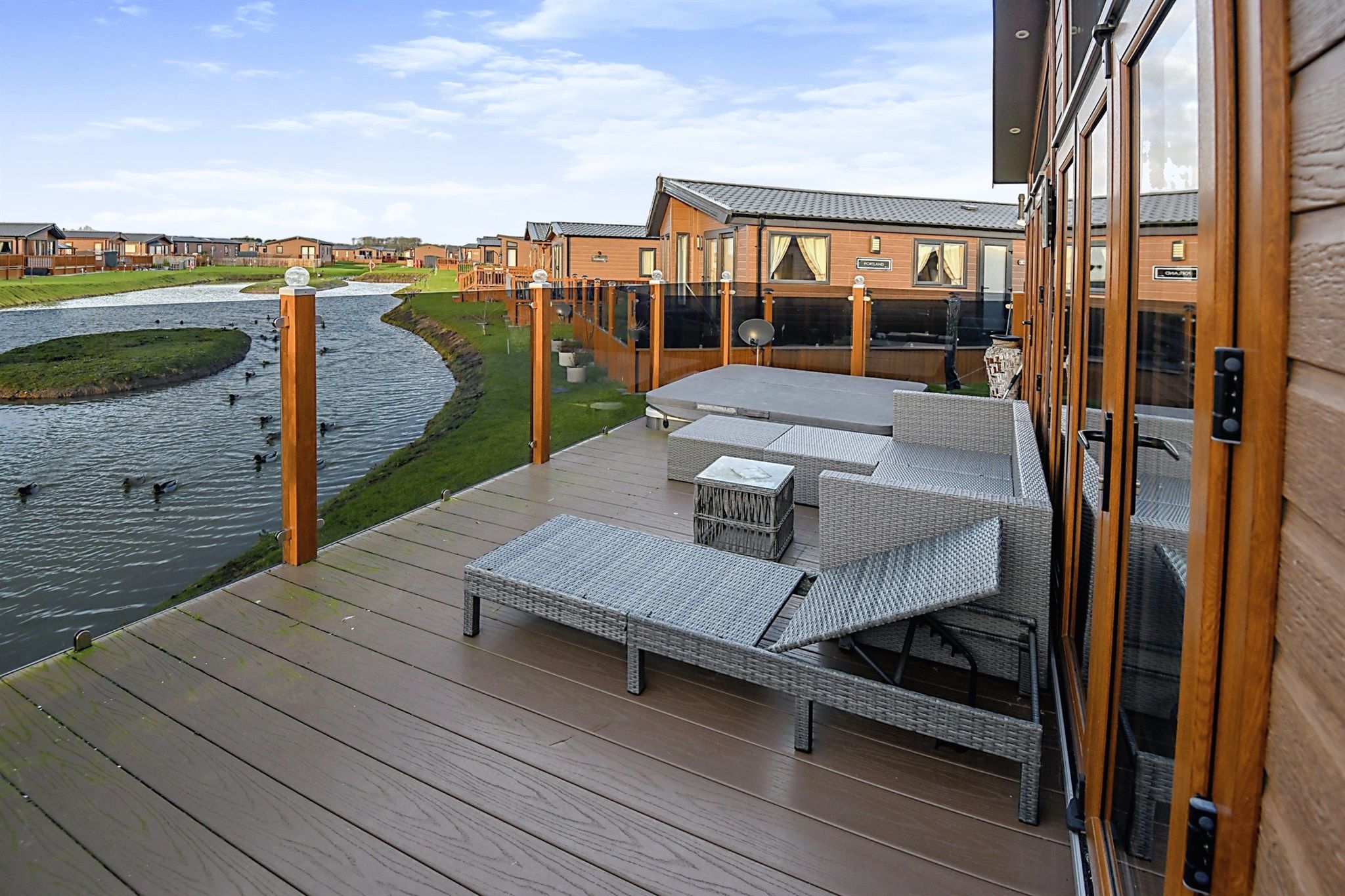 2 bed mobile/park home for sale in Orby Road, Burgh Le Marsh, Skegness