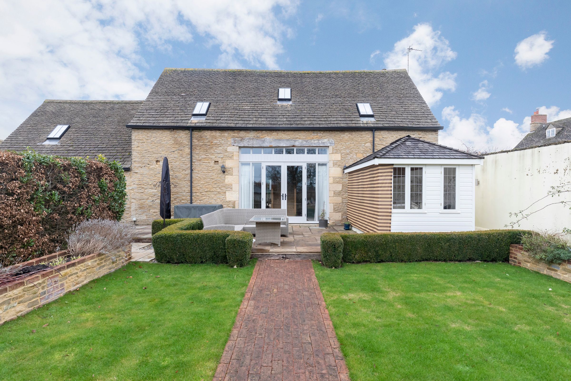 4 bed barn conversion for sale in Lower End, Alvescot, Bampton OX18