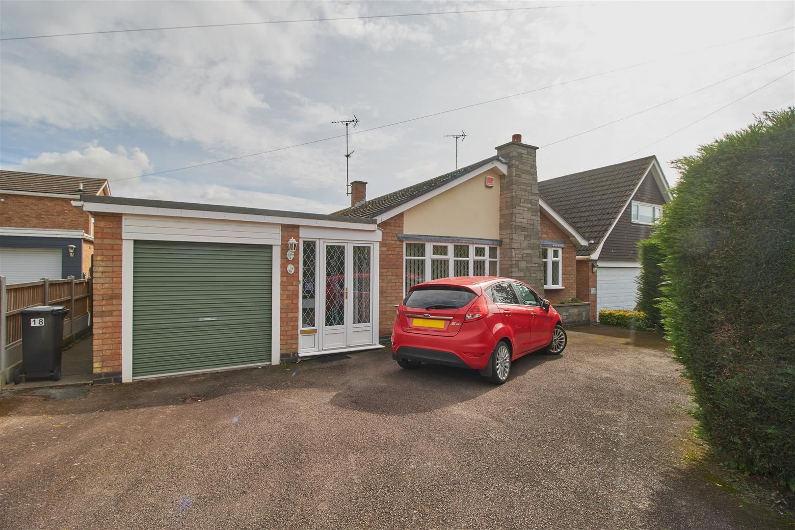 3 bed detached bungalow for sale in Woodstock Close, Burbage, Hinckley