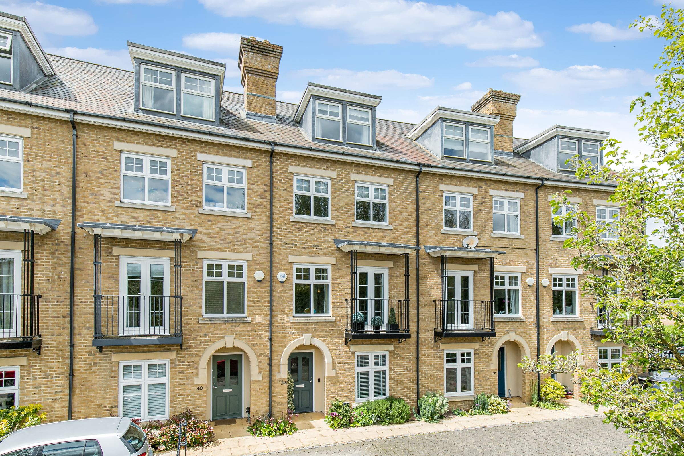 Elizabeth Jennings Way, Waterways OX2  