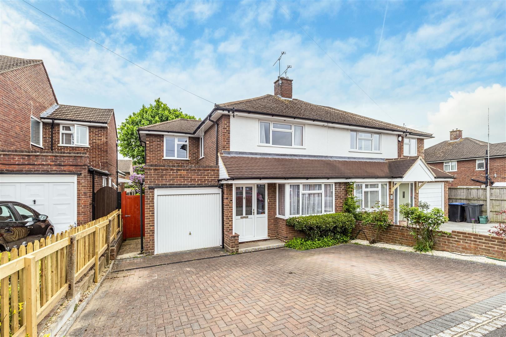 3 bed semidetached house for sale in Kingston Rise, New Haw