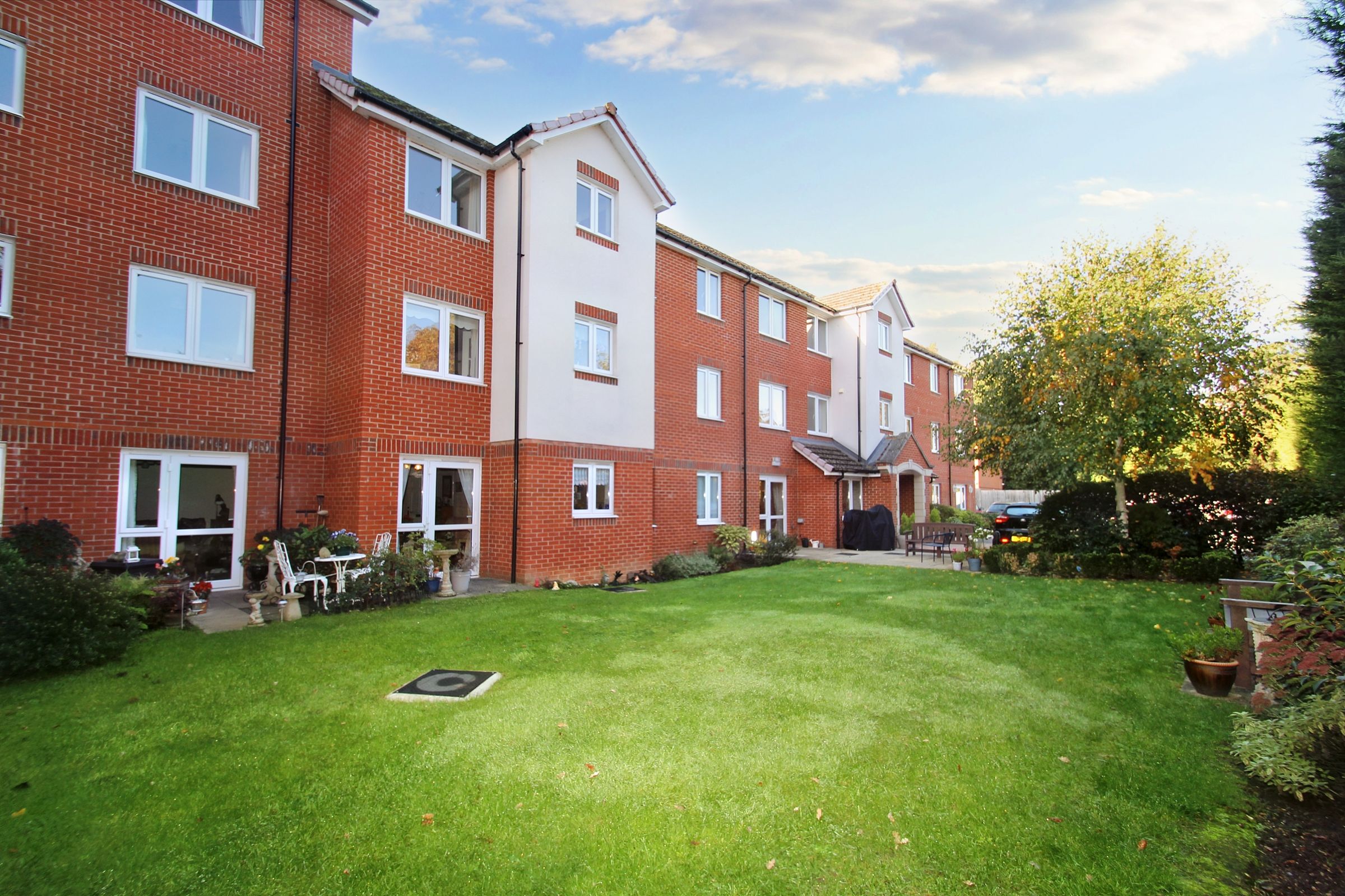 1 bed flat for sale in Laburnum Court, 9 Harefield Road, Uxbridge UB8