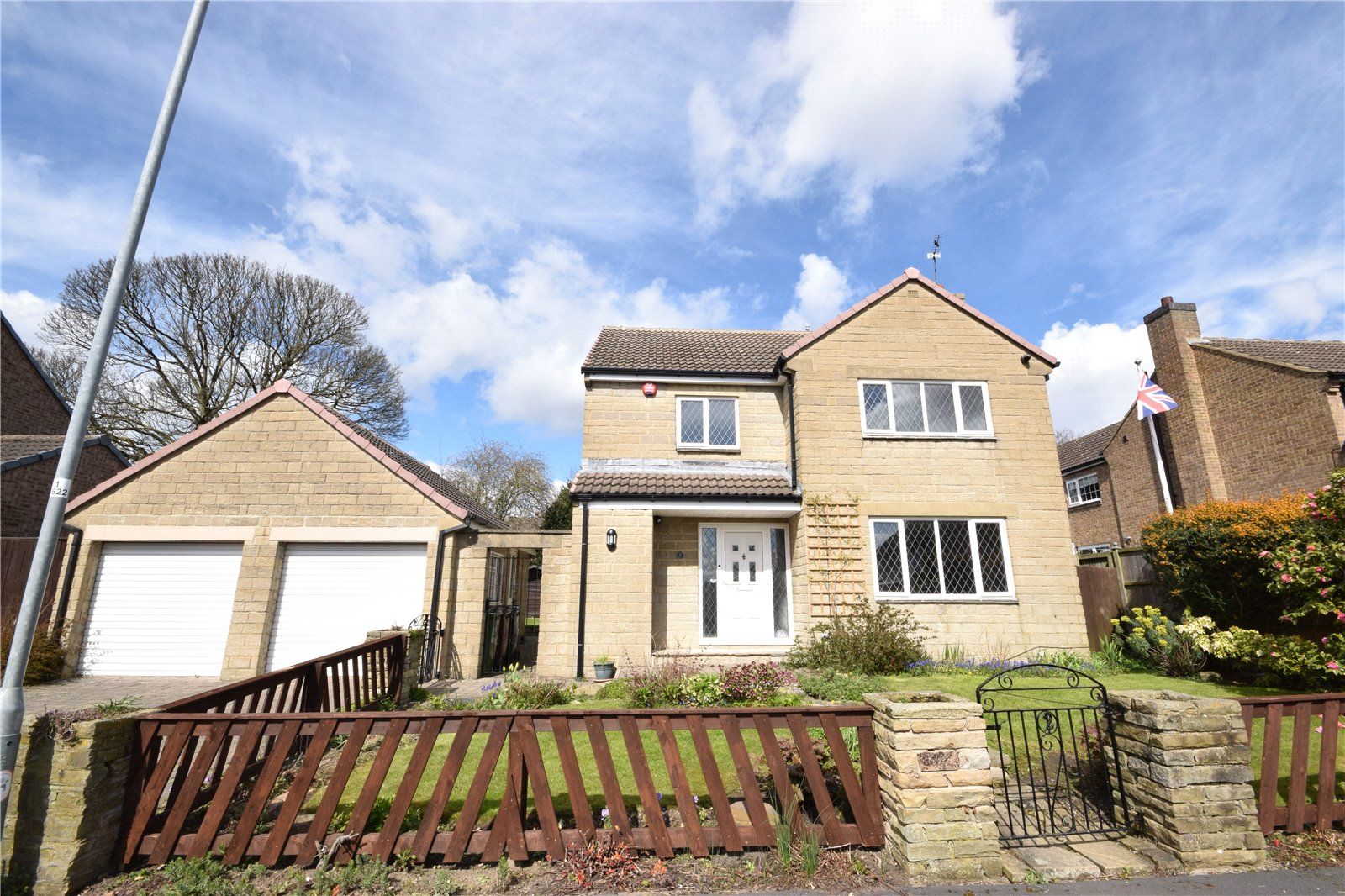 4 bed detached house to rent in St. Helens Way, Adel, Leeds LS16 Zoopla