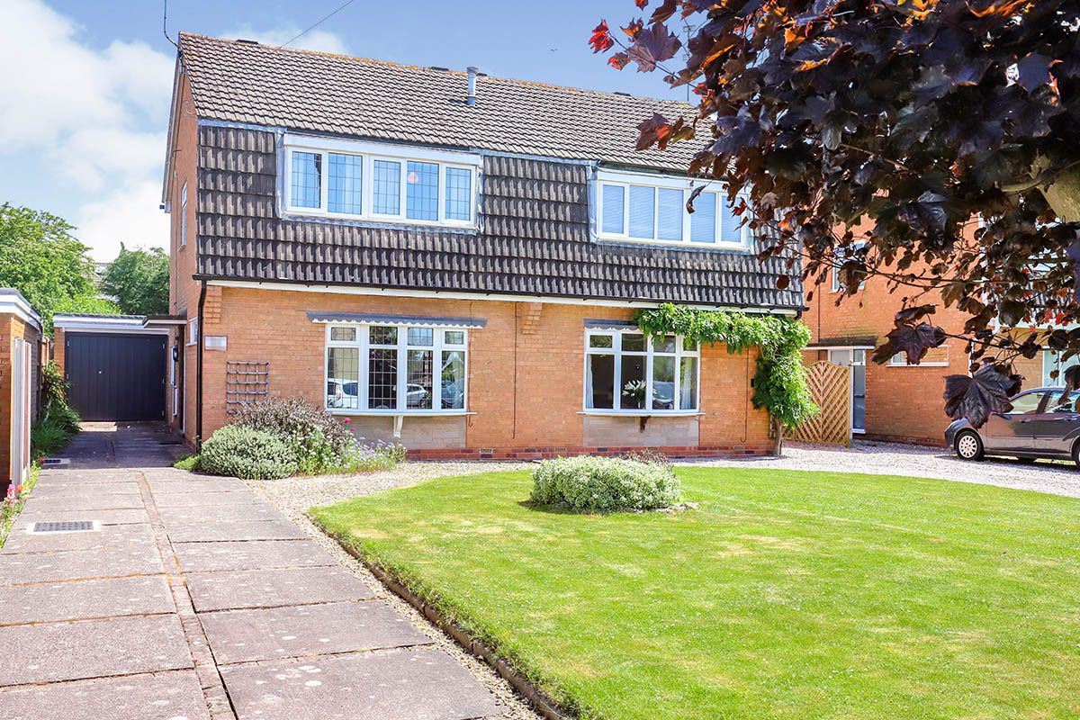 3 bed semidetached house for sale in The Greenway, Pattingham