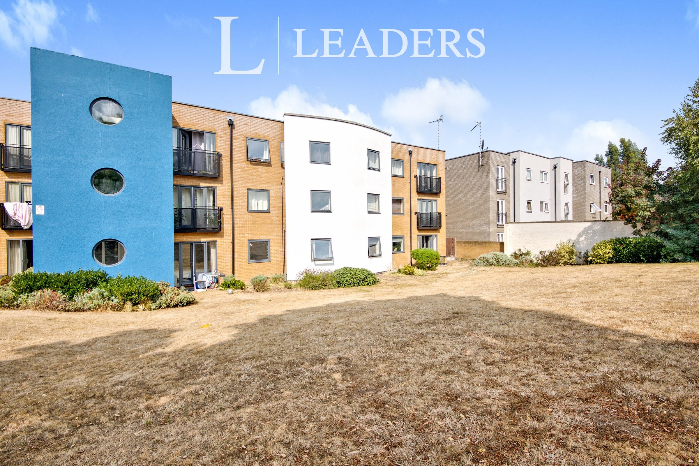 2 bed flat to rent in South Point, Prince Avenue, Westcliff SS0 Zoopla