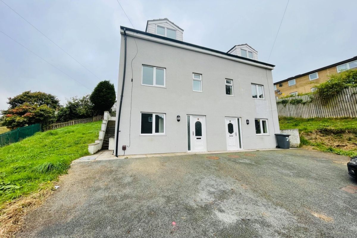 4 bed semidetached house for sale in West Bank Rise, Keighley, West