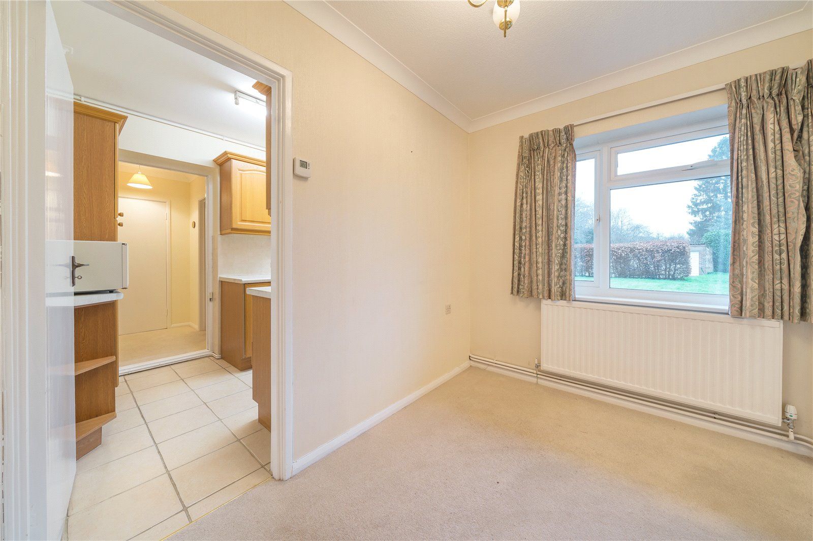 3 bed flat to rent in Parkwood Avenue, Esher KT10 Zoopla