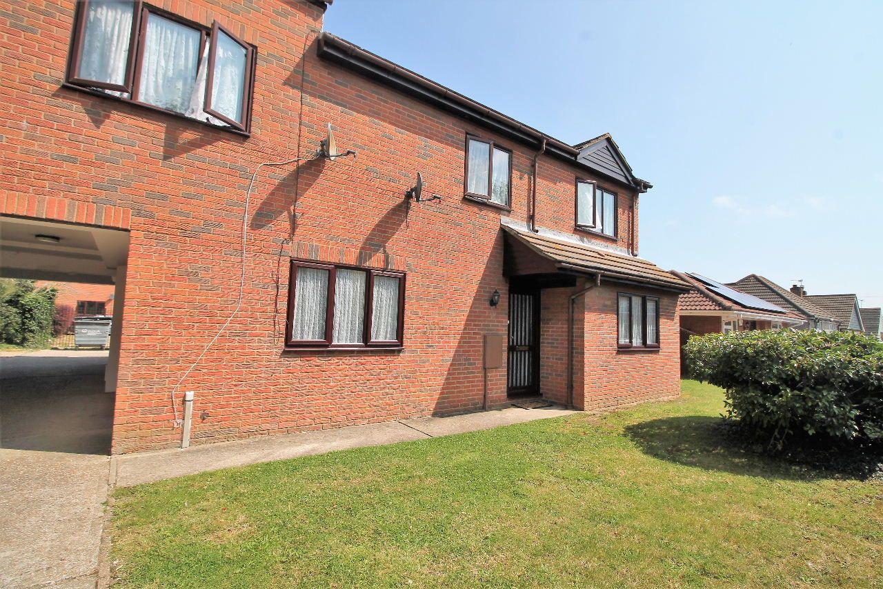 2 bed flat for sale in Jameson Road, Clacton On Sea CO15 Zoopla