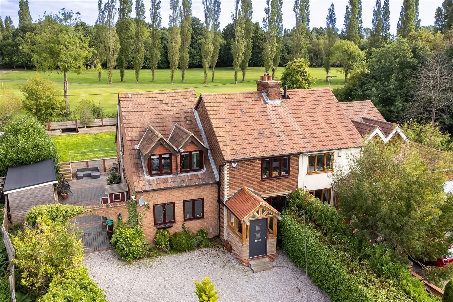 4 bed semidetached house for sale in Epping Lane, Stapleford Tawney