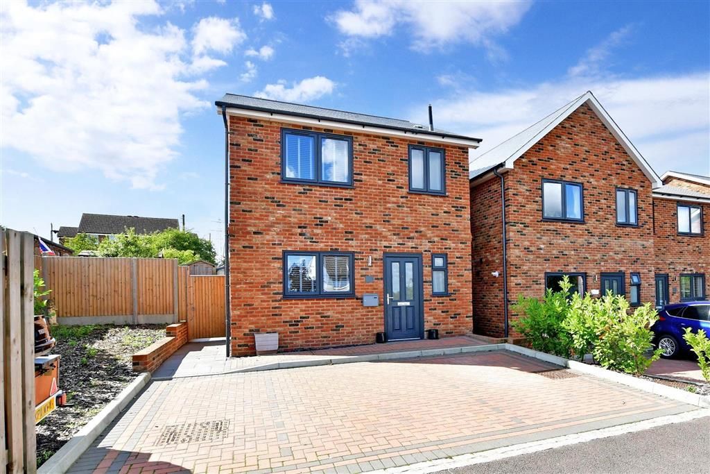 3 bed detached house for sale in Adelaide Road, Eythorne, Dover, Kent