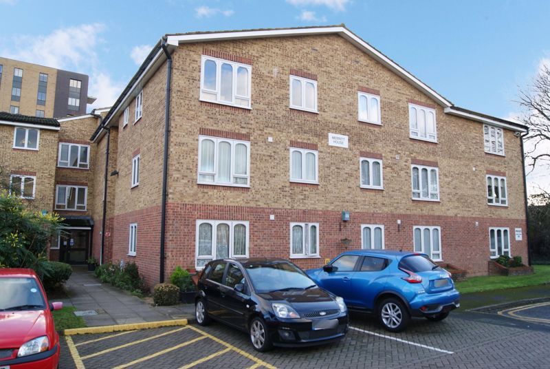 2 bed flat for sale in Merritt House, Romford RM1 Zoopla