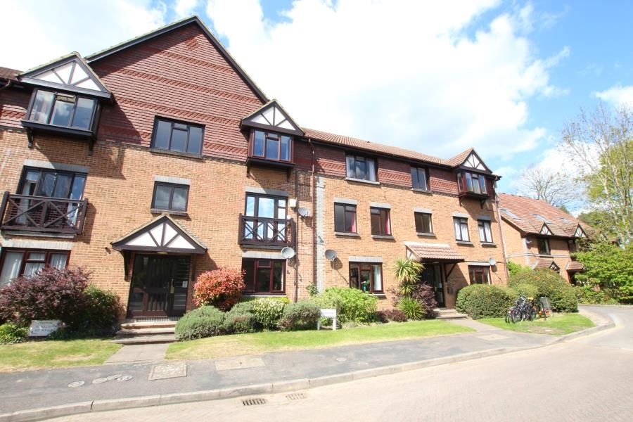 2 bed flat to rent in Dorchester Court, Oriental Road, Woking GU22 Zoopla