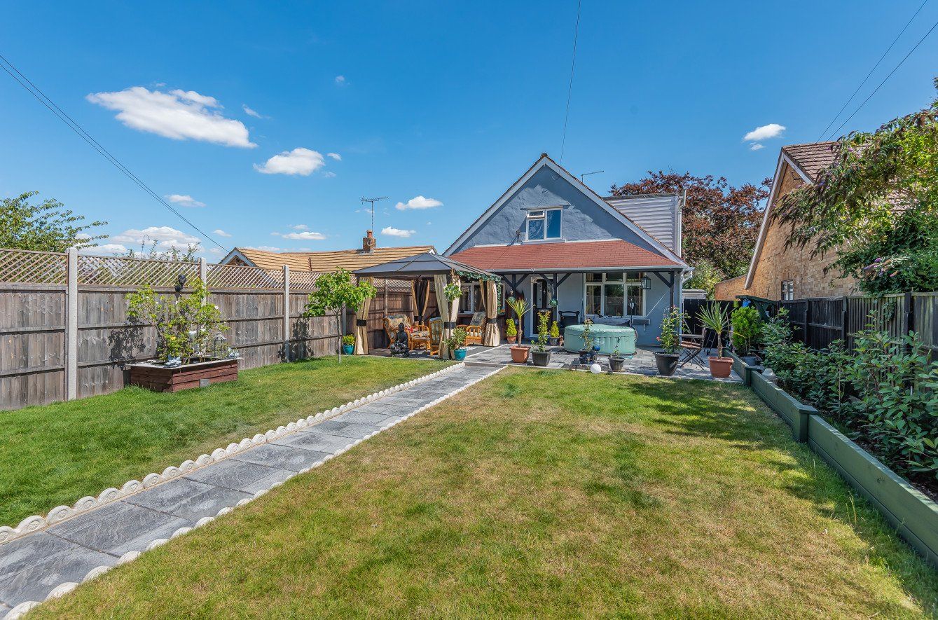 3 bed detached house for sale in London Road, Spellbrook,