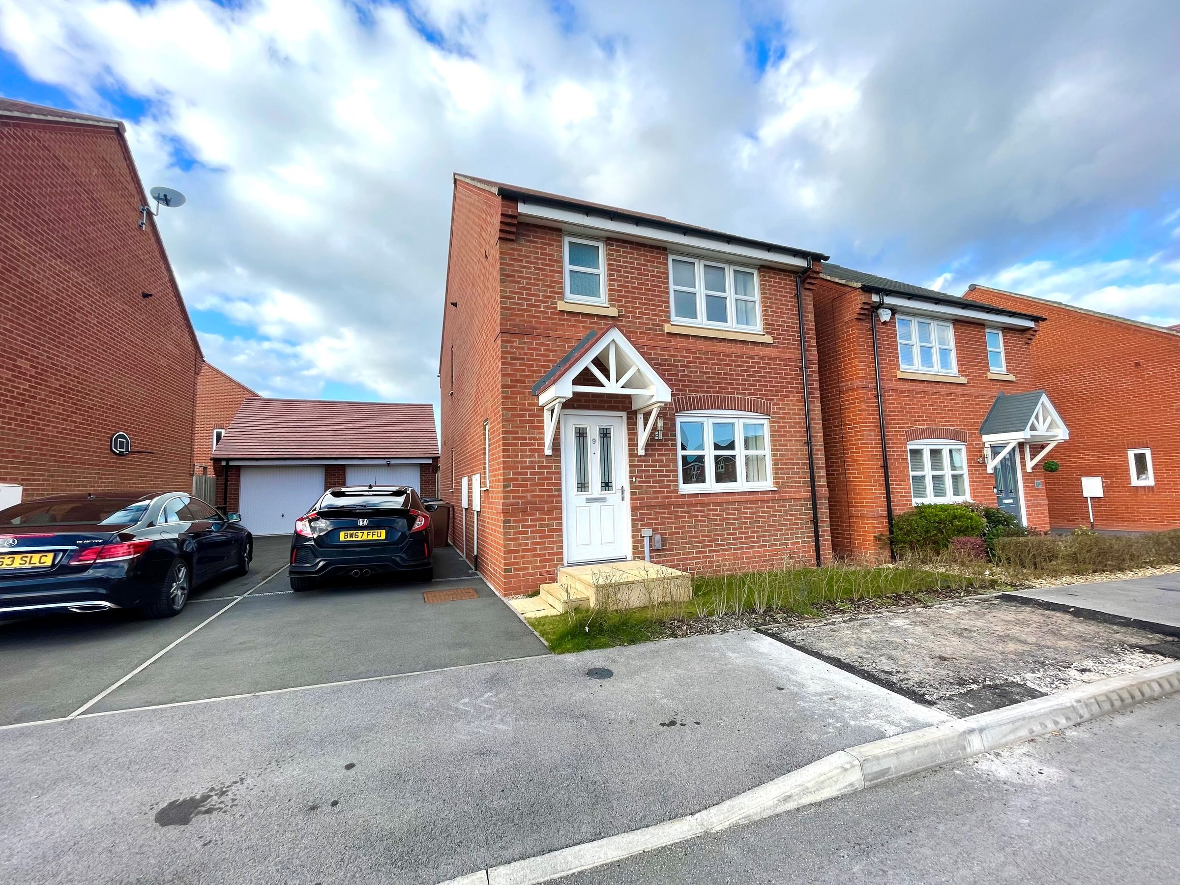 3 bed detached house to rent in Canterbury Drive, Littleover, Derby