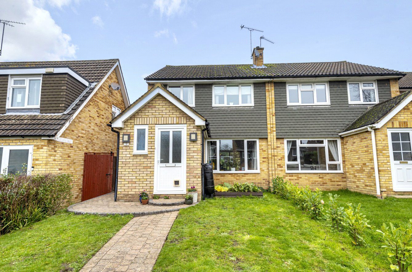 3 bed semidetached house for sale in Faulkner Place, Bagshot, Surrey