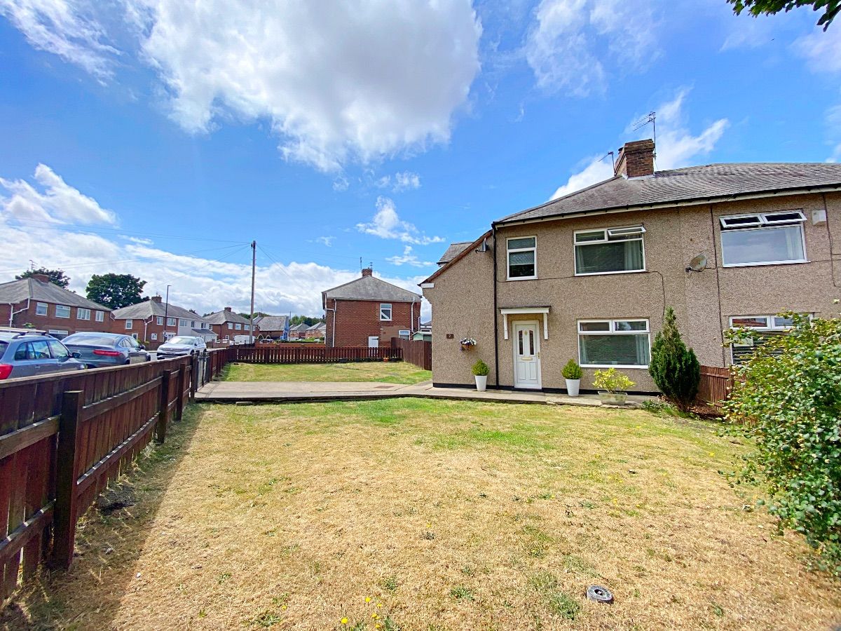3 bed semidetached house for sale in Welford Avenue, Gosforth