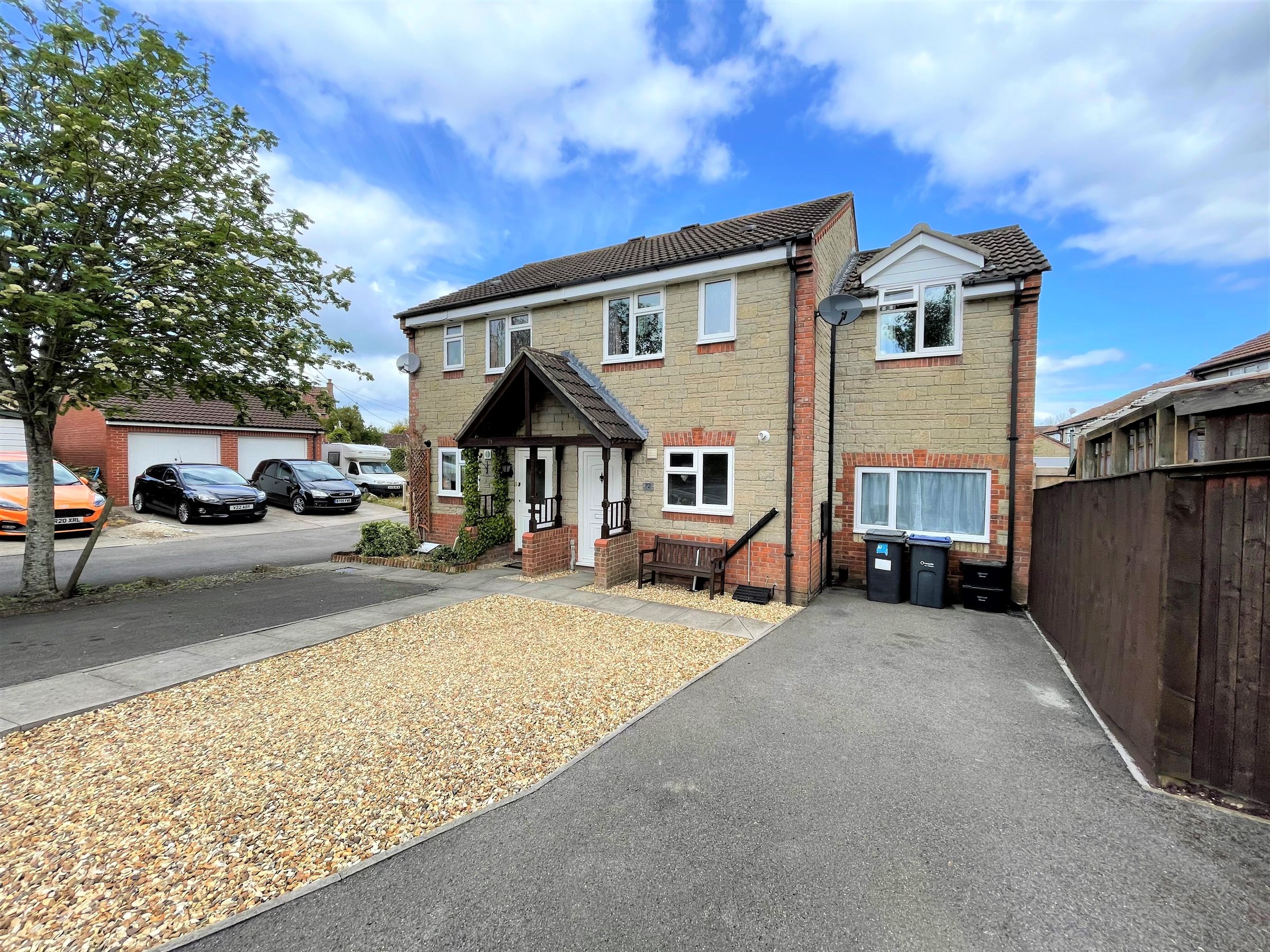 3 bed semidetached house for sale in Kingfisher Drive, Westbury BA13