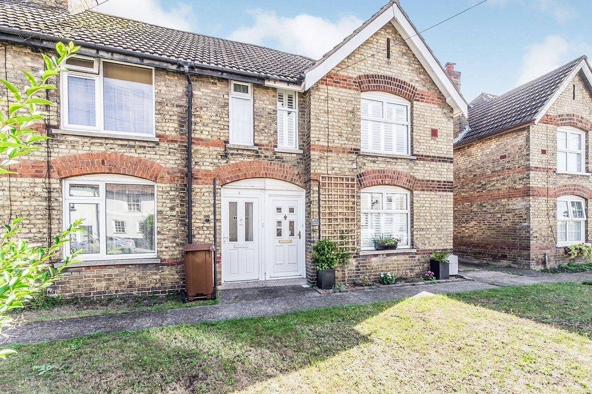 3 bed end terrace house to rent in High Street, Halling, Rochester