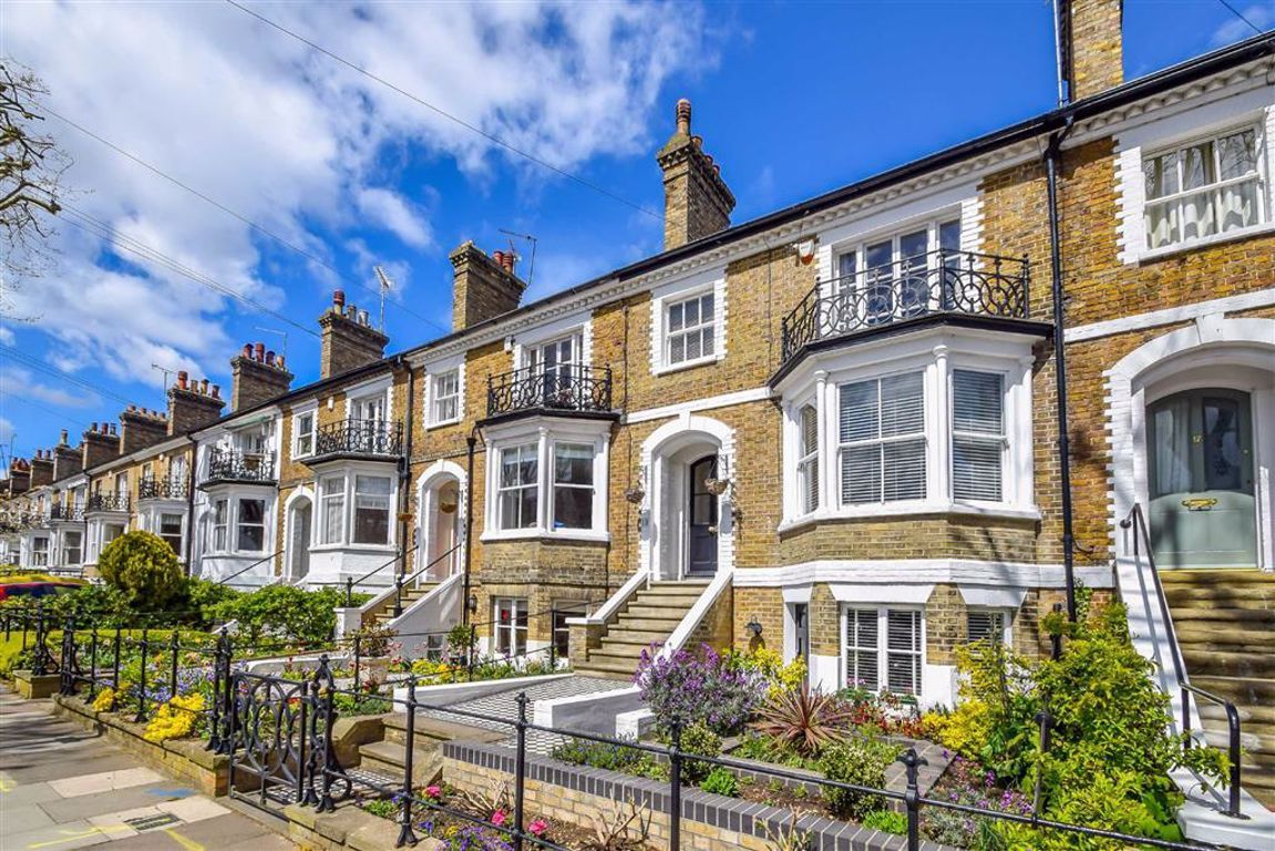 4 bed terraced house for sale in Cambridge Road, SouthendOnSea, Essex