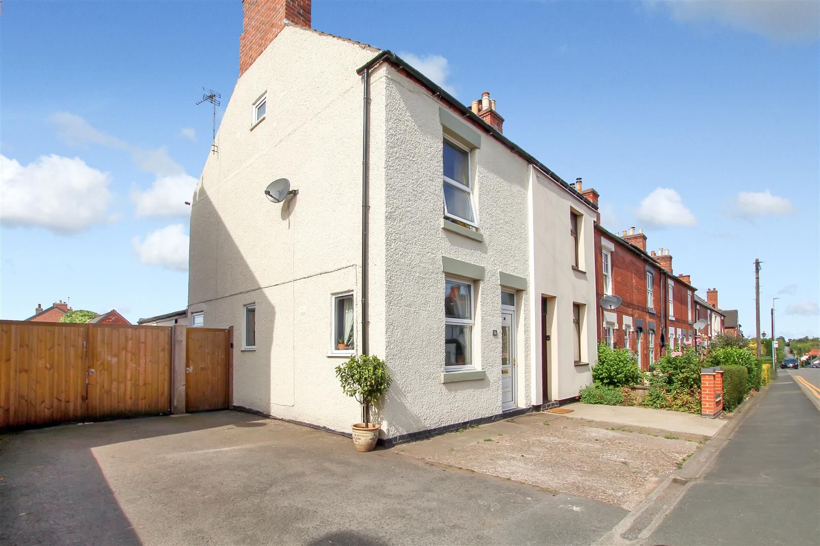 3 bed end terrace house for sale in Moira Road, Donisthorpe