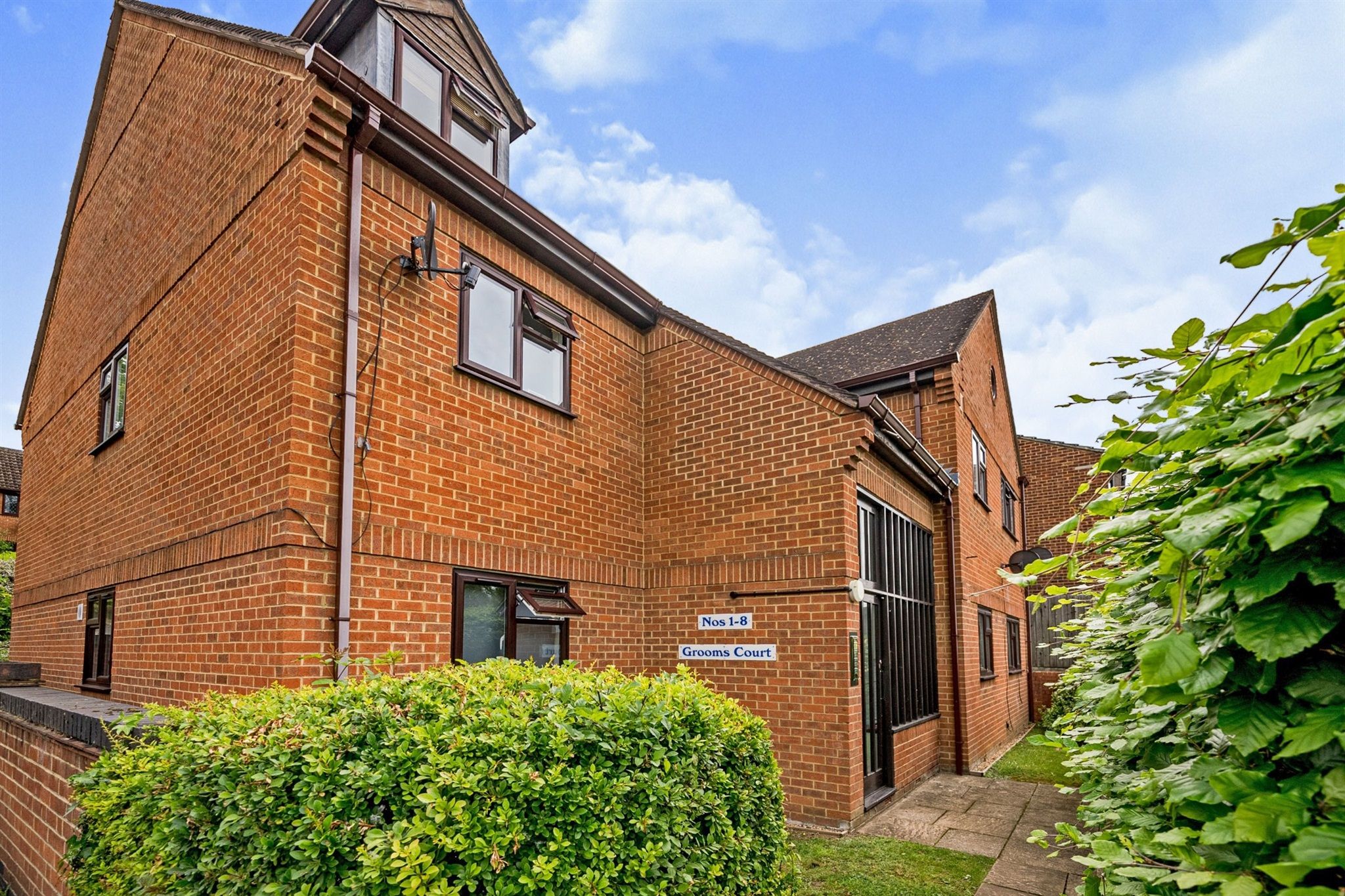 2 bed flat for sale in Old Coach Drive, High HP11 Zoopla