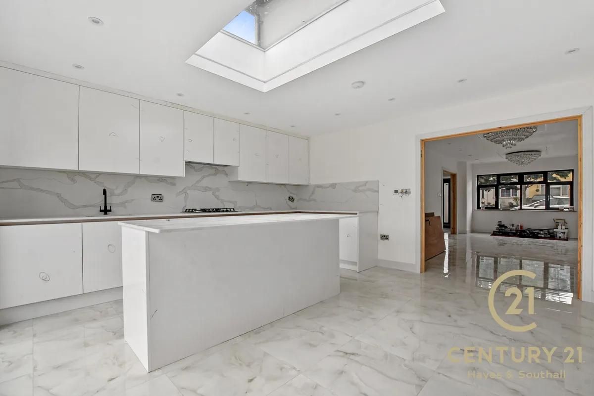4 bed semidetached house for sale in Hurstfield Crescent, Hayes UB4