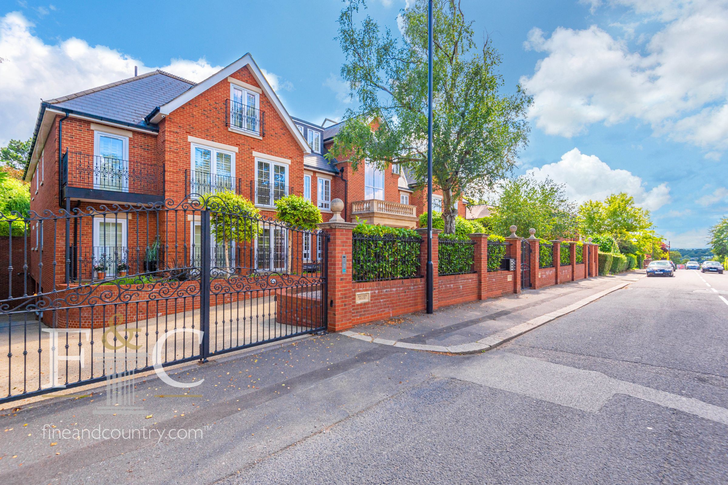 3 bed flat for sale in Uplands Park Road, Enfield, Greater London EN2