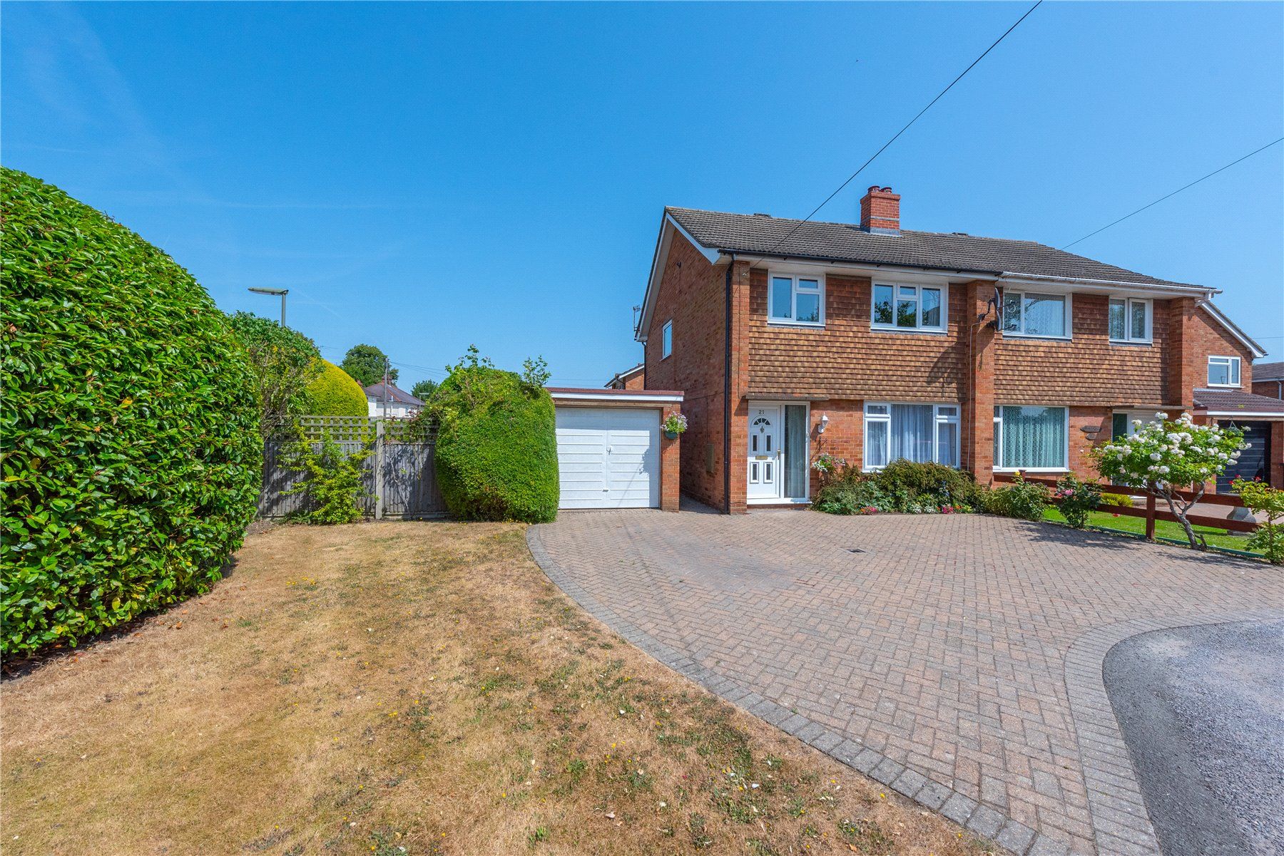 3 bed semidetached house for sale in Kingfield, Woking, Surrey GU22