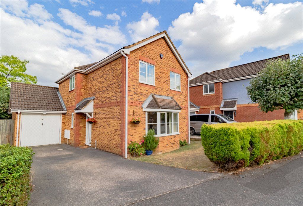3 bed detached house for sale in Dunford Place, Binfield, Bracknell