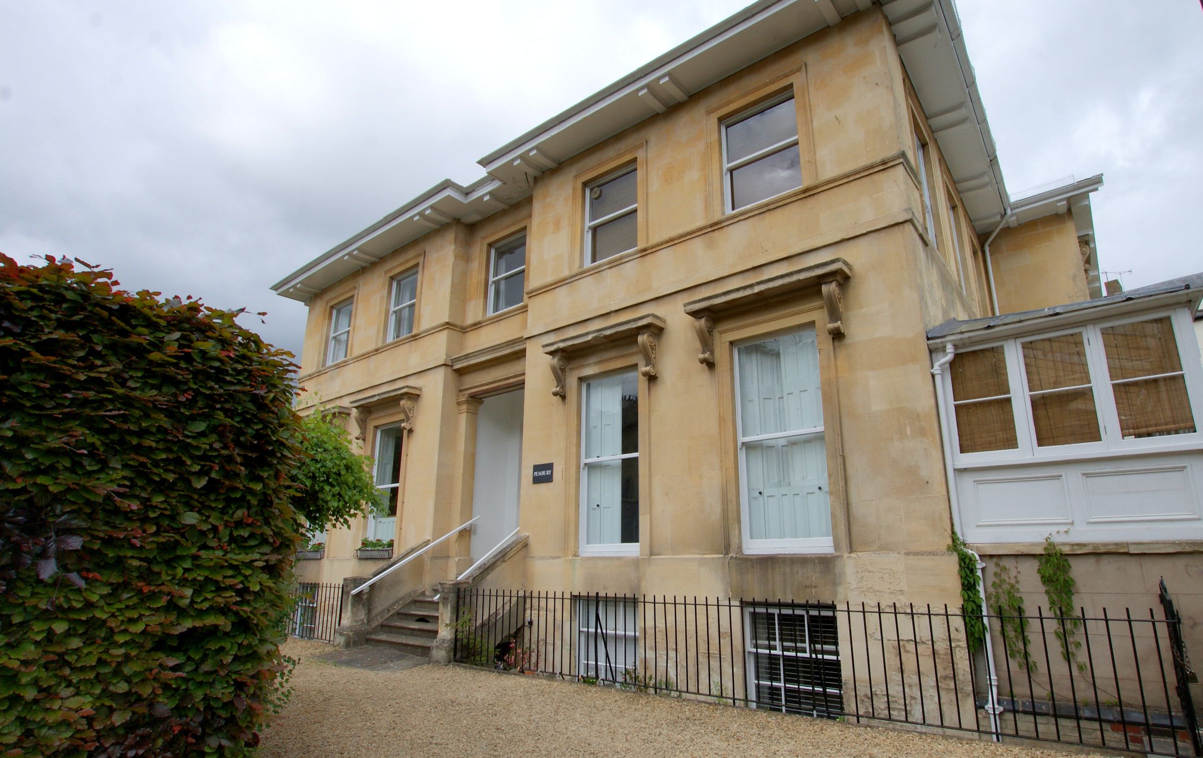 2 bed flat for sale in Lansdown Crescent, Cheltenham GL50 Zoopla