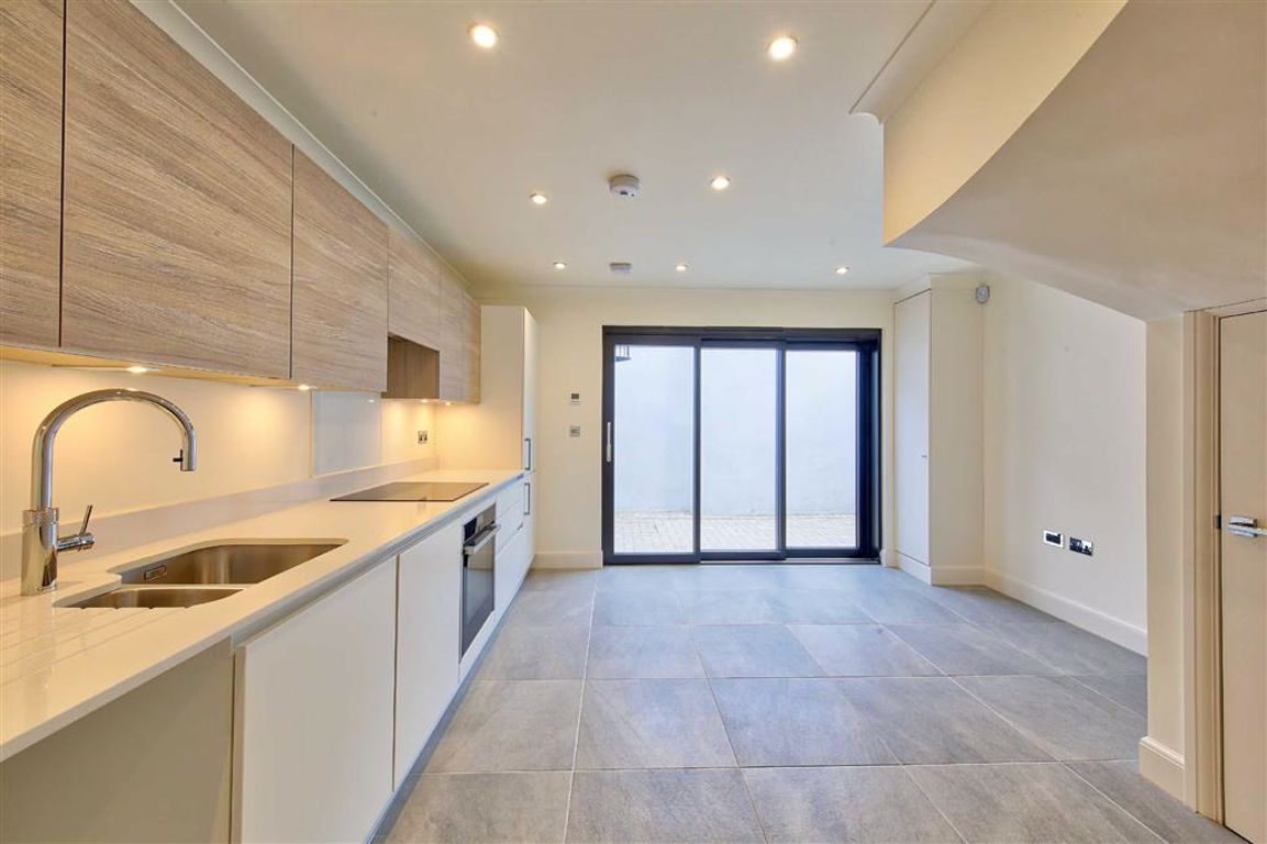 2 bed property to rent in High Street, Hampton Wick, Kingston Upon