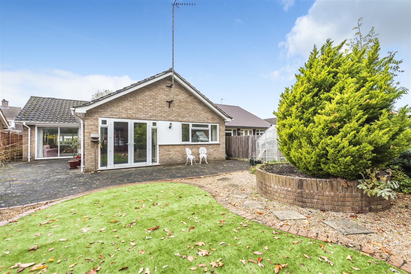 3 bed detached bungalow for sale in Juniper Grove, Nascot Wood, Watford
