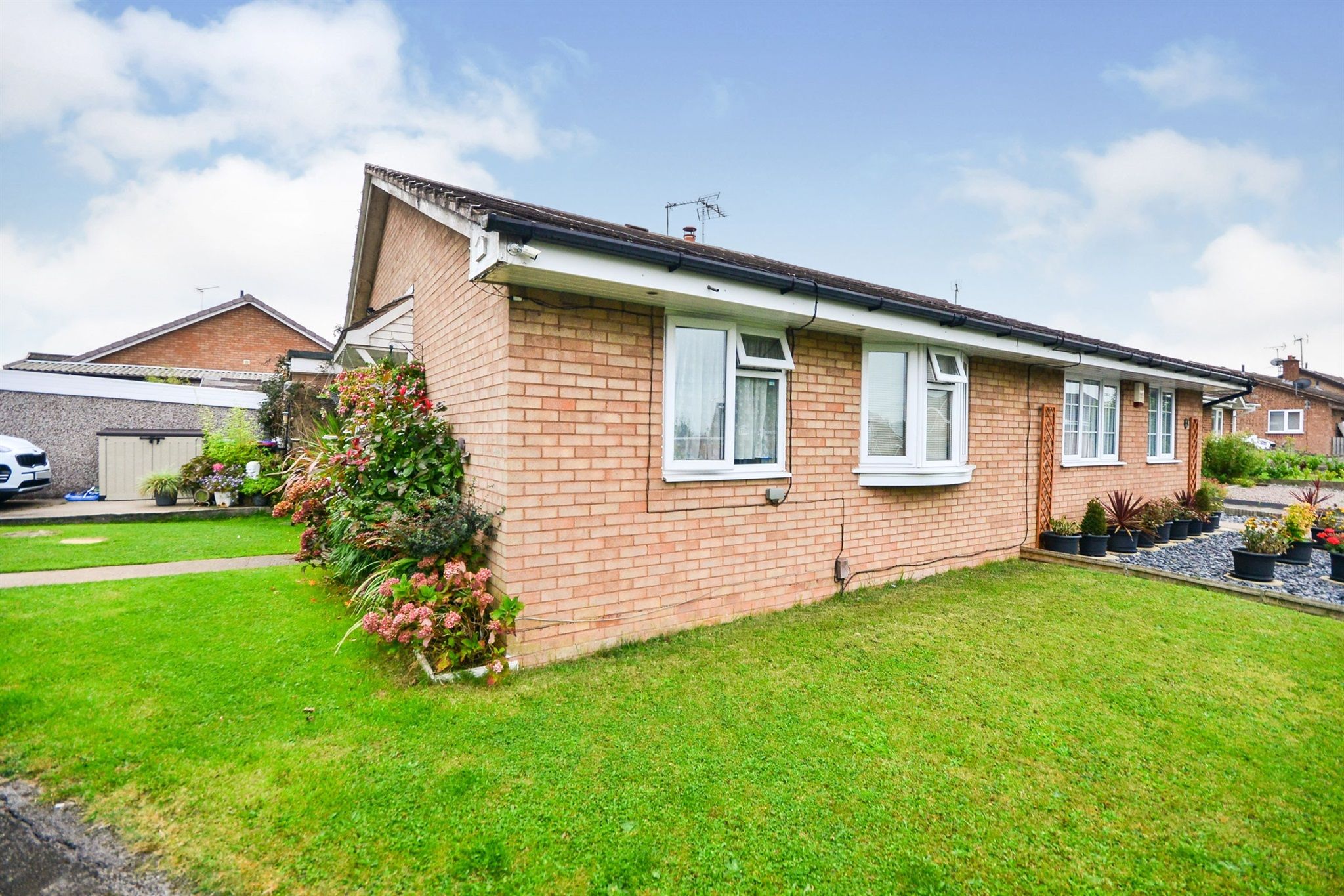 2 bed semidetached bungalow for sale in Lynd Close, Selston