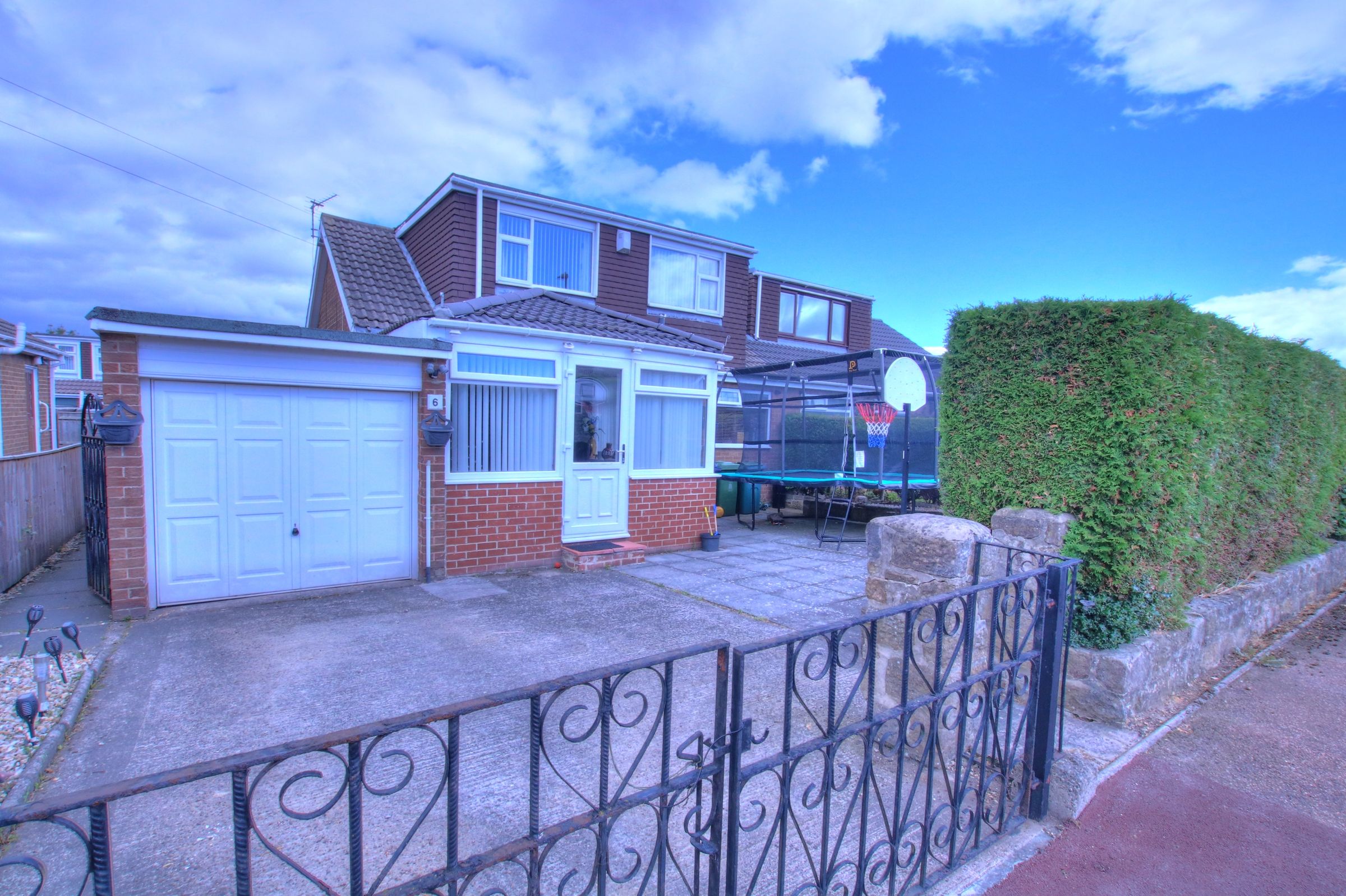 4 bed semidetached house for sale in Roxburgh Close, Winlaton NE21