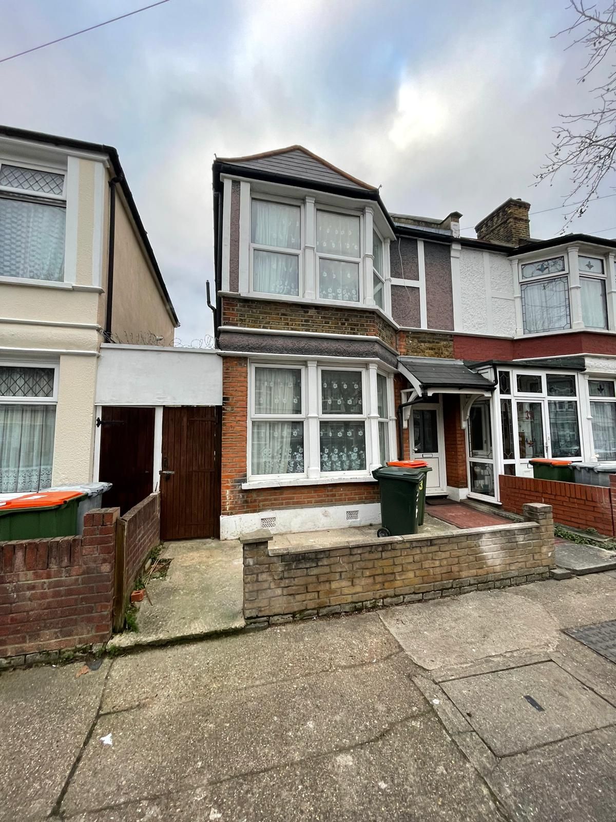3 bed flat to rent in Henniker Gardens, East Ham E6 Zoopla