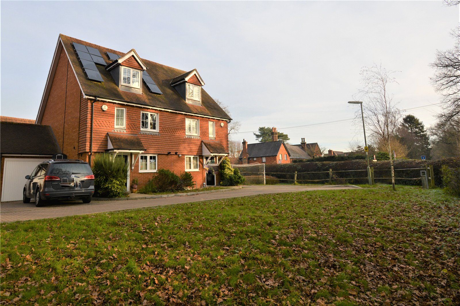 4 bed semidetached house for sale in Flint Close, The Acres, Horley