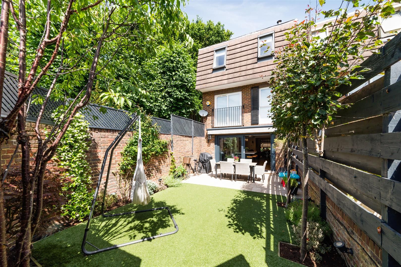 4 bed property for sale in Heights Close, West Wimbledon SW20 Zoopla